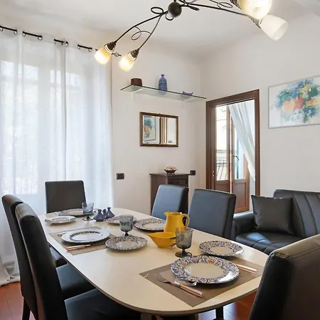 Hilary House Apartment *